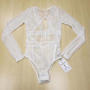 V-Neck Backless Lace Bodysuit Size Medium - Beetsweeti Boutique NWT